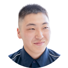 笑顔の男性社員