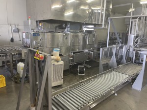 全自動洗浄機を使った洗浄作業／18:00～勤務