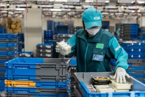 仕分けスタッフ（食品）／マイカー通勤OK＆有給初日付与