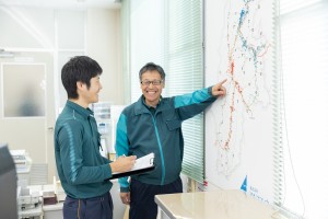 小型トラックドライバー／食品配送／夜勤