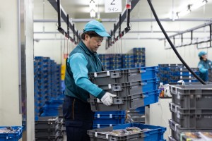 仕分けスタッフ（食品）／マイカー通勤OK＆有給初日付与