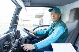 小型トラックドライバー／食品配送／夜勤