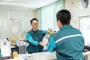 2t・3tトラック／食品ルート配送ドライバー／日勤